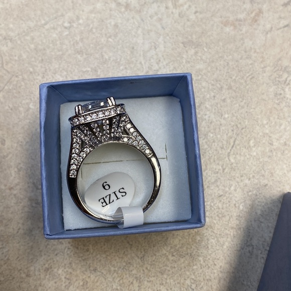 Silver Ring - Picture 2 of 3